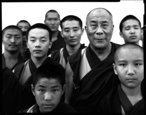 his-holiness-the-dalai-lama-and-monks-1998-richard-avedon
