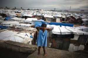 Campo de refugiados terremoto del 12 de enero de 2010 en Port au Prince Haití. Autora Marta Ramoneda CaixaForum Barcelona 300x198 Haití, 34 segundos después en CaixaForum Barcelona