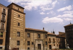 El Ministerio de Educación, Cultura y Deporte ha convocado un concurso para la adjudicación del contrato de las obras de restauración de la Torre que pertenece a La Casa de Los Lujanes