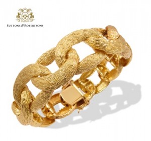 11. Original pulsera formada por eslabones de oro matizado de 18k. Peso.87,10g.Joyas - Suttons & Robertsons