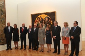 Fotografía de grupo de Su Majestad la Reina con las autoridades presentes en la exposición© Casa de S.M. el Rey / Borja Fotógrafos