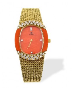 11 Suttons & Robertsons Reloj Omega de oro, con esfera de coral y brillantes