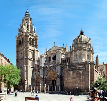 toledo_cathedral_from_plaza_del_ayuntamiento